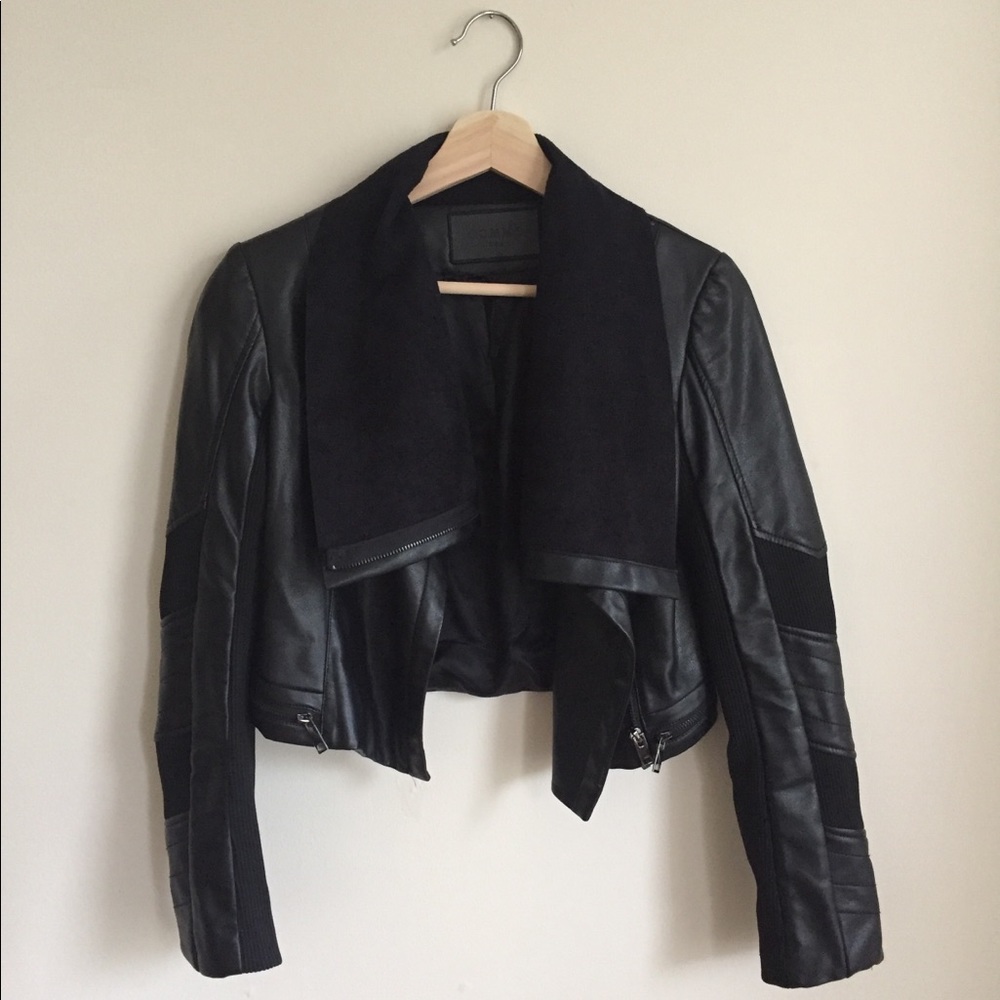 Cropped V leather jacket